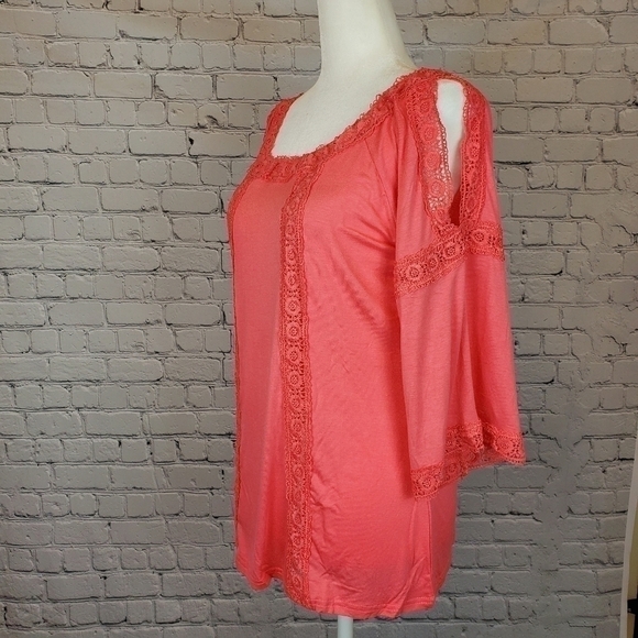 FORGOTTEN Grace Lace Trim Cold Sholder Top sz. Sm - Picture 7 of 8